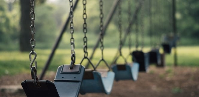 playground-swings-820x400