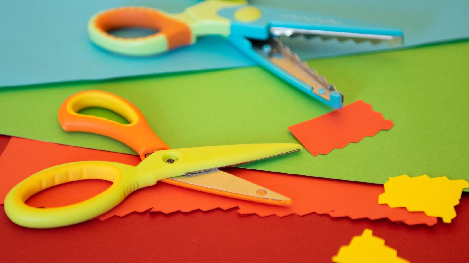 Children's Paper-cutting Safety Students Kindergarten Manual